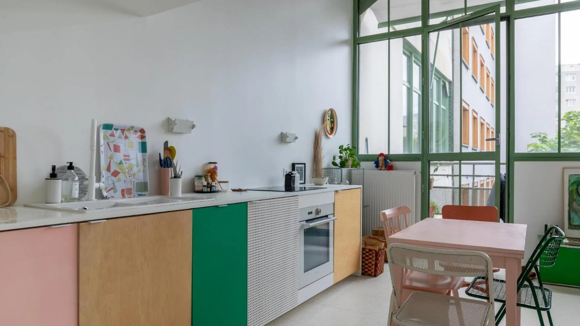 Stylish 2Bd Apartment With Balcony Belleville Paris