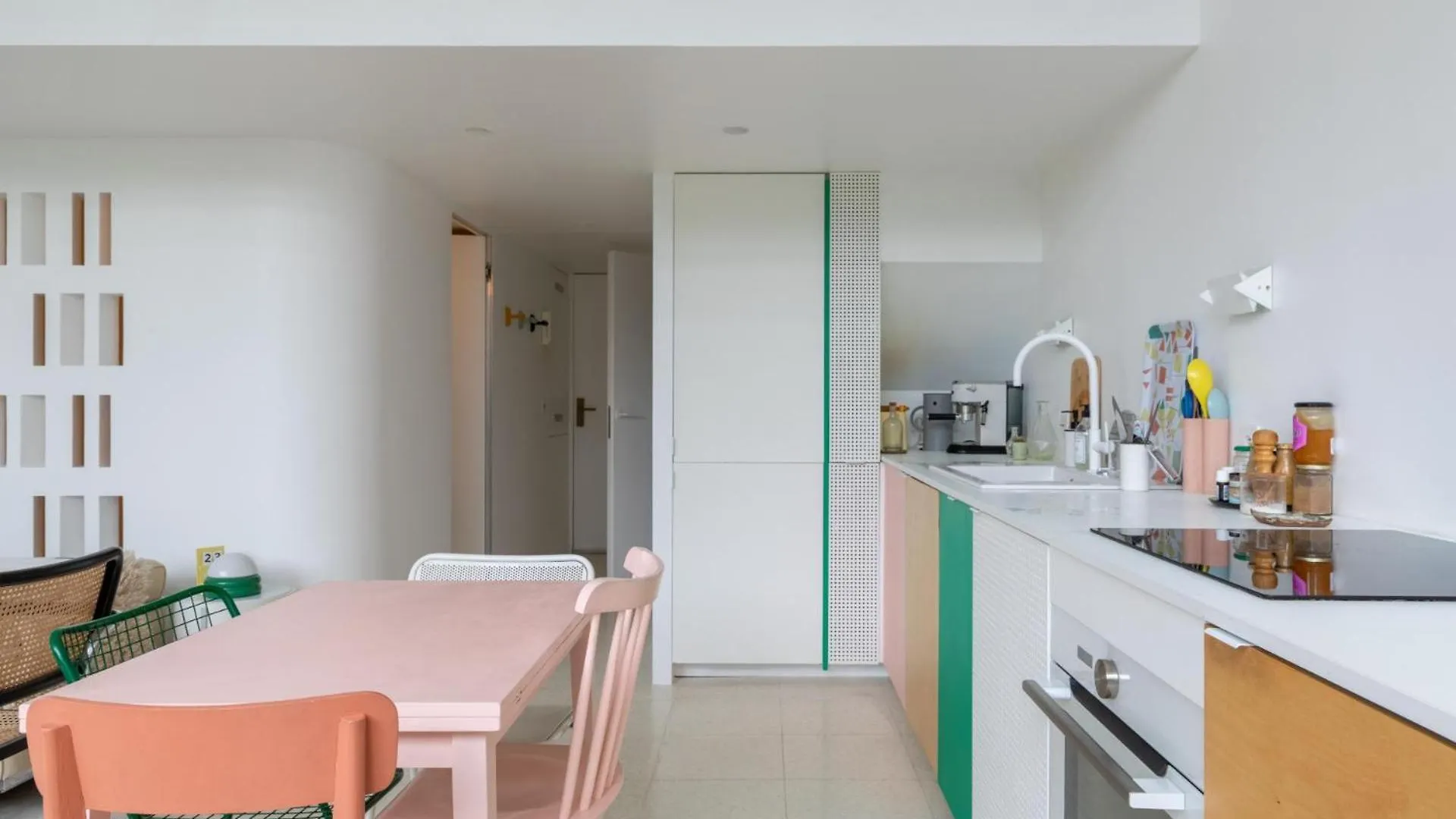 Stylish 2Bd Apartment With Balcony Belleville Paris