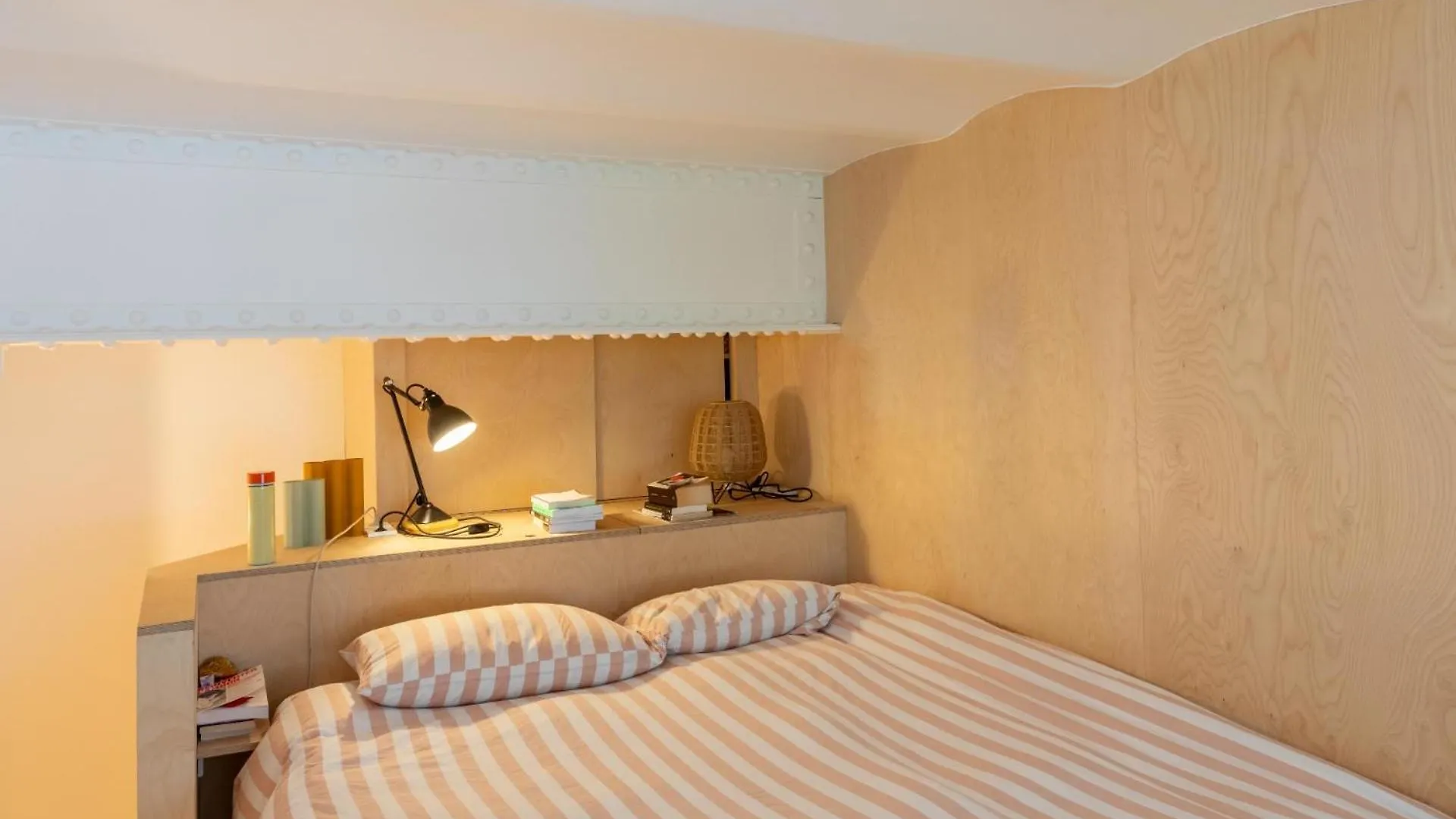 Stylish 2Bd Apartment With Balcony Belleville Paris