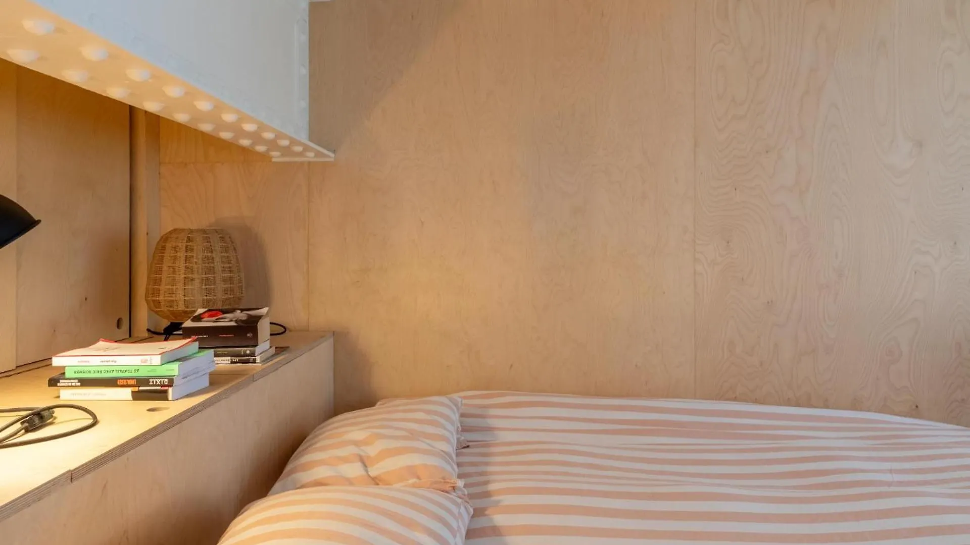 Stylish 2Bd Apartment With Balcony Belleville Paris