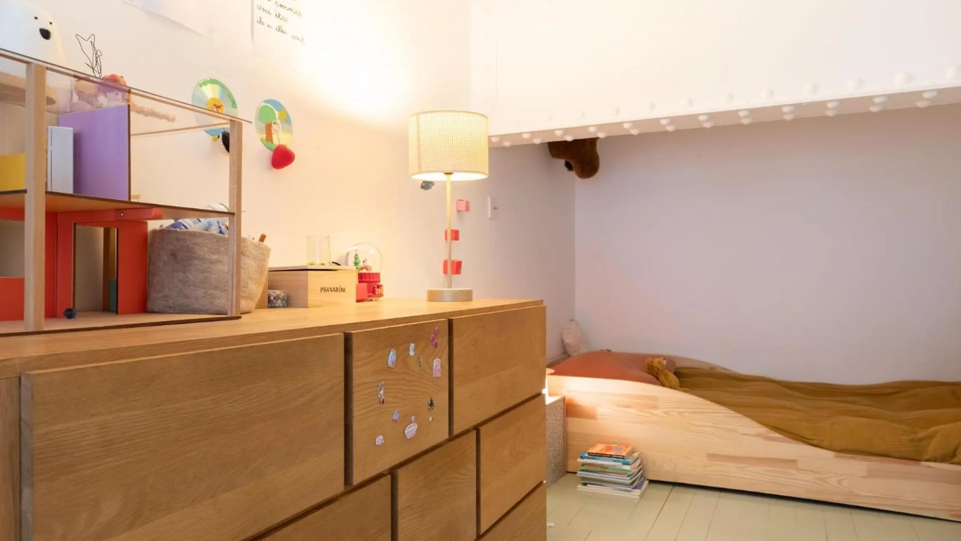 Stylish 2Bd Apartment With Balcony Belleville Paris