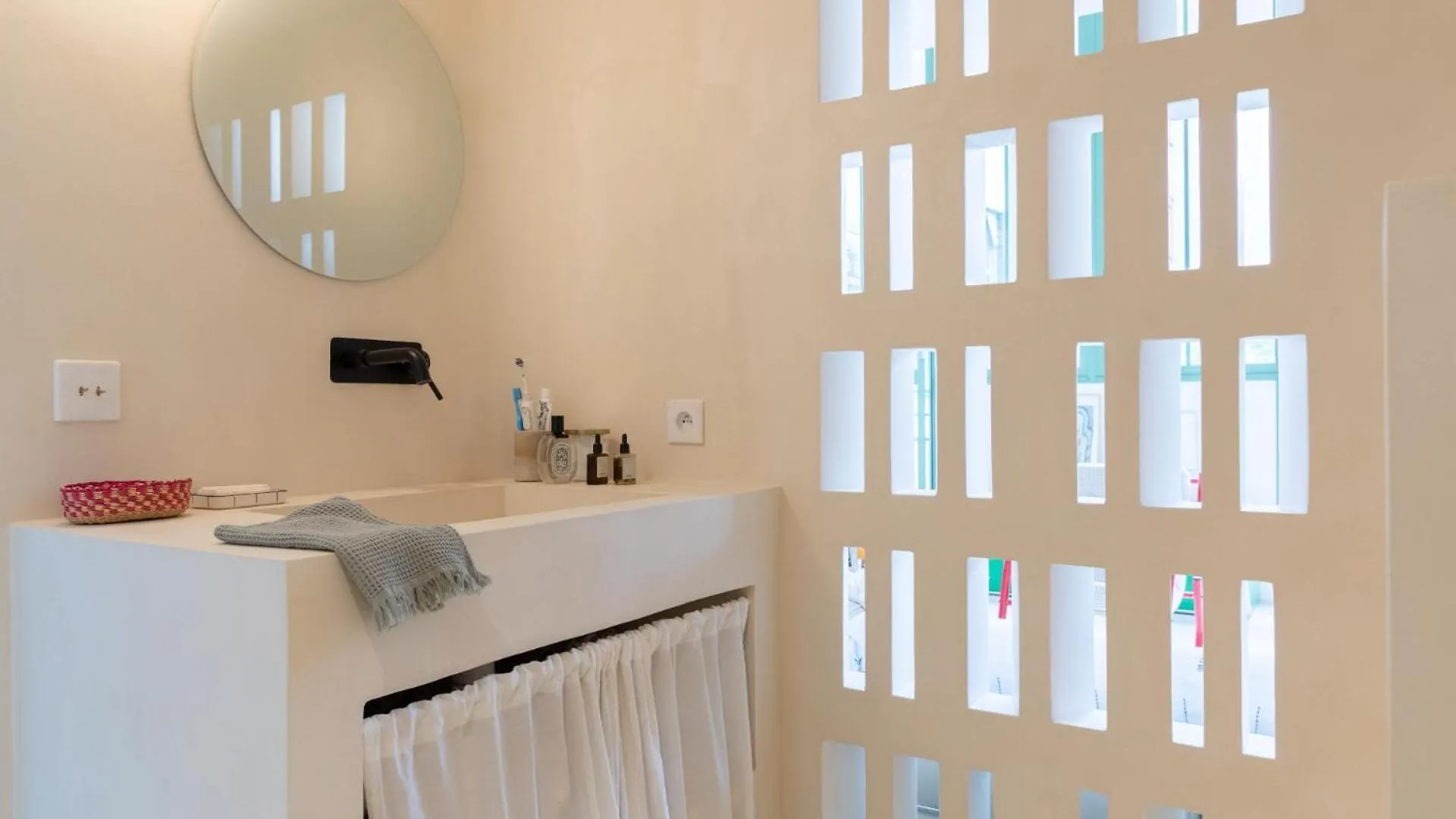 Stylish 2Bd Apartment With Balcony Belleville Paris 0*,