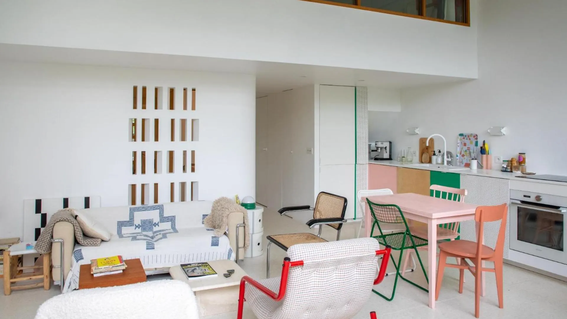 Stylish 2Bd Apartment With Balcony Belleville Paris 0*,  France