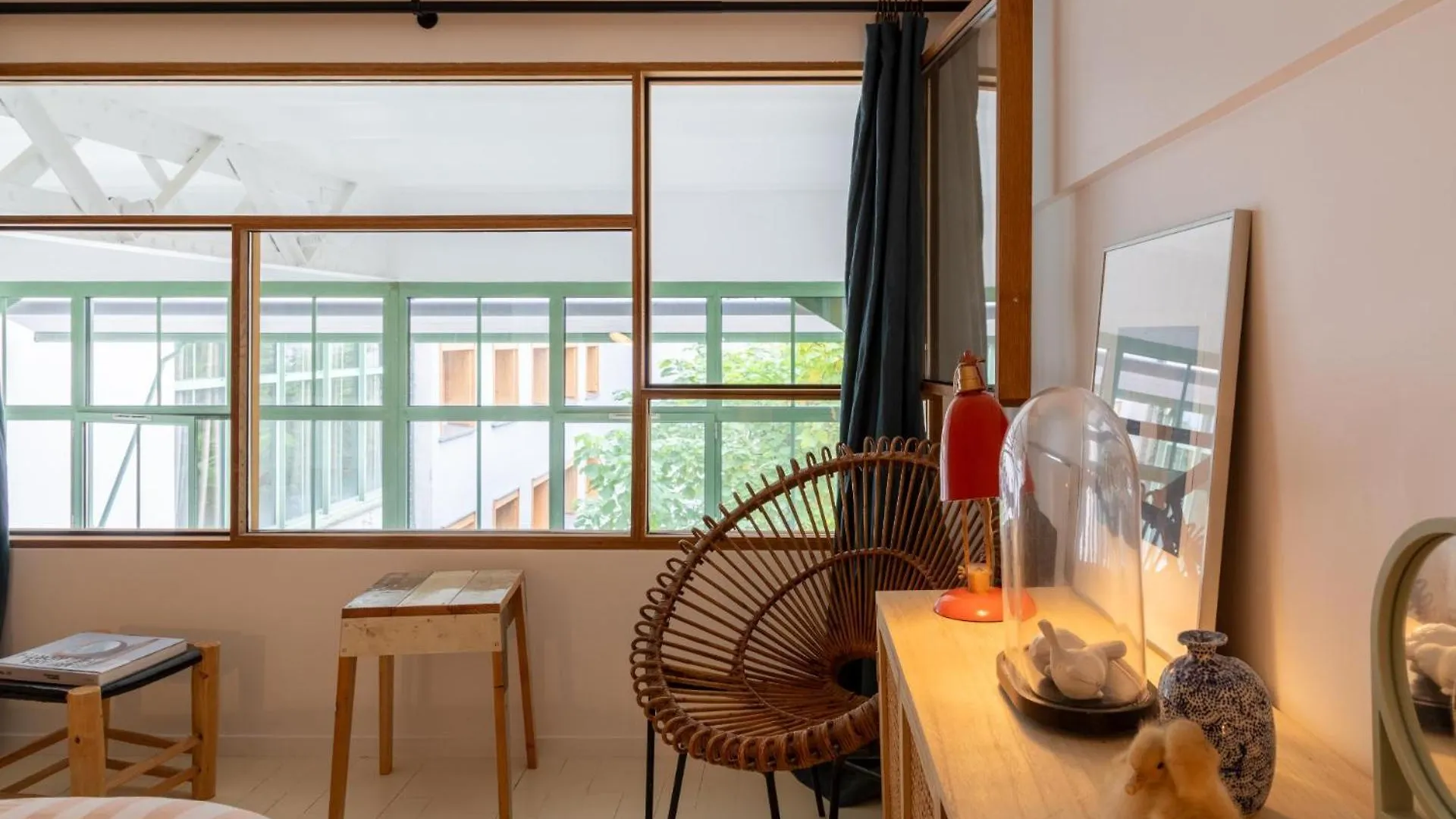 Stylish 2Bd Apartment With Balcony Belleville Paris France