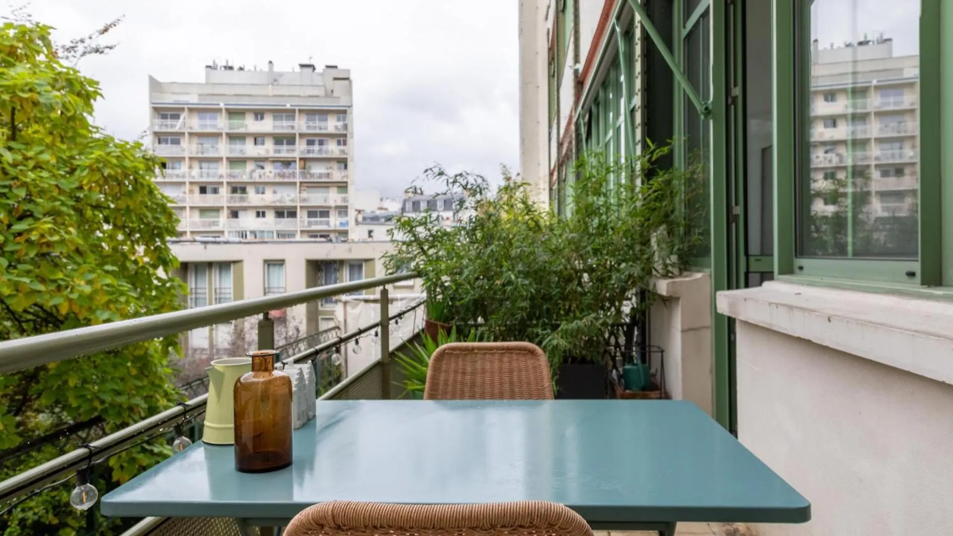 Stylish 2Bd Apartment With Balcony Belleville Paris